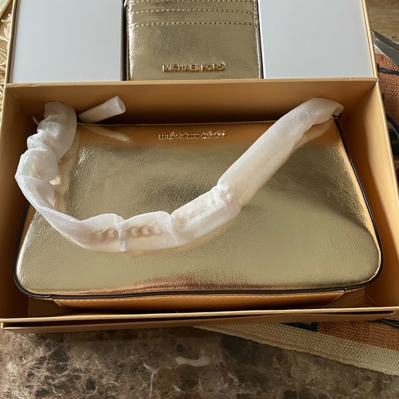 Michael Kors Leather Gold Metallic Jet Set NWT - Picture 12 of 13